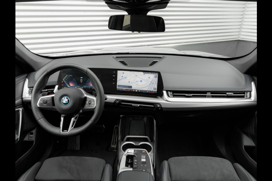 BMW X1 xDrive25e - M-Sport - Pano - Trekhaak - 19 inch - Camera