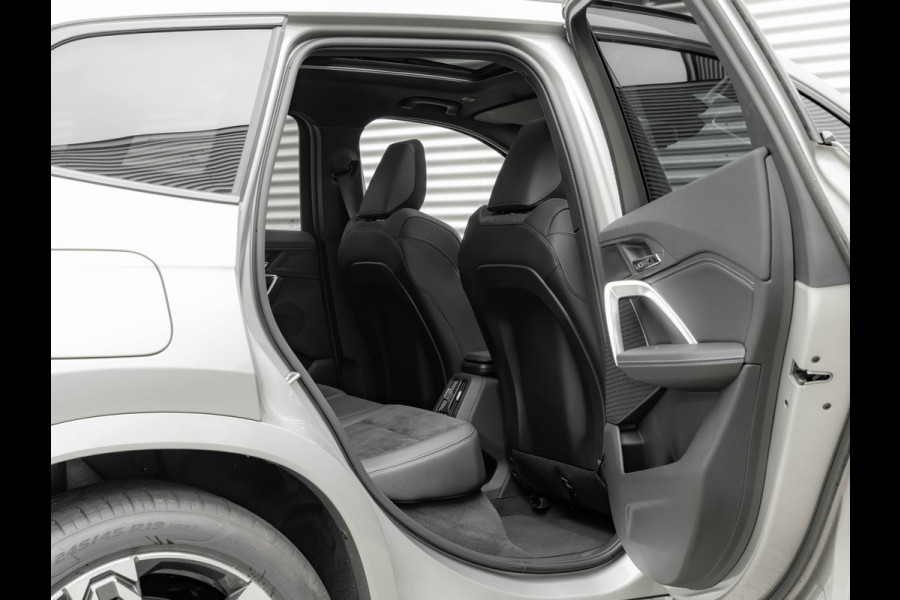 BMW X1 xDrive25e - M-Sport - Pano - Trekhaak - 19 inch - Camera