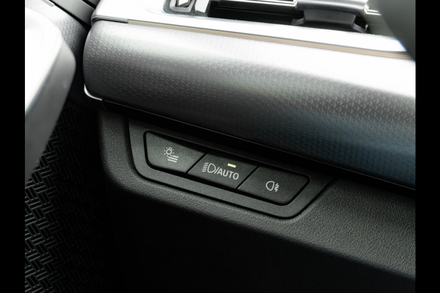 BMW X1 xDrive25e - M-Sport - Pano - Trekhaak - 19 inch - Camera