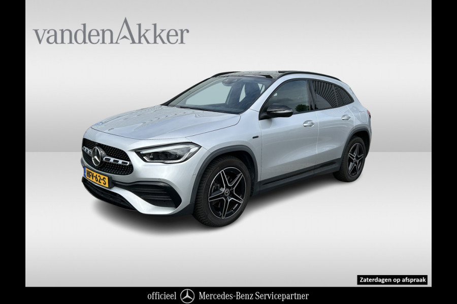 Mercedes-Benz GLA 250e AMG // Trekhaak // Panorama dak // Memory // Sfeerverlichting // Multi Beam LED // Camera // Advanced Audio