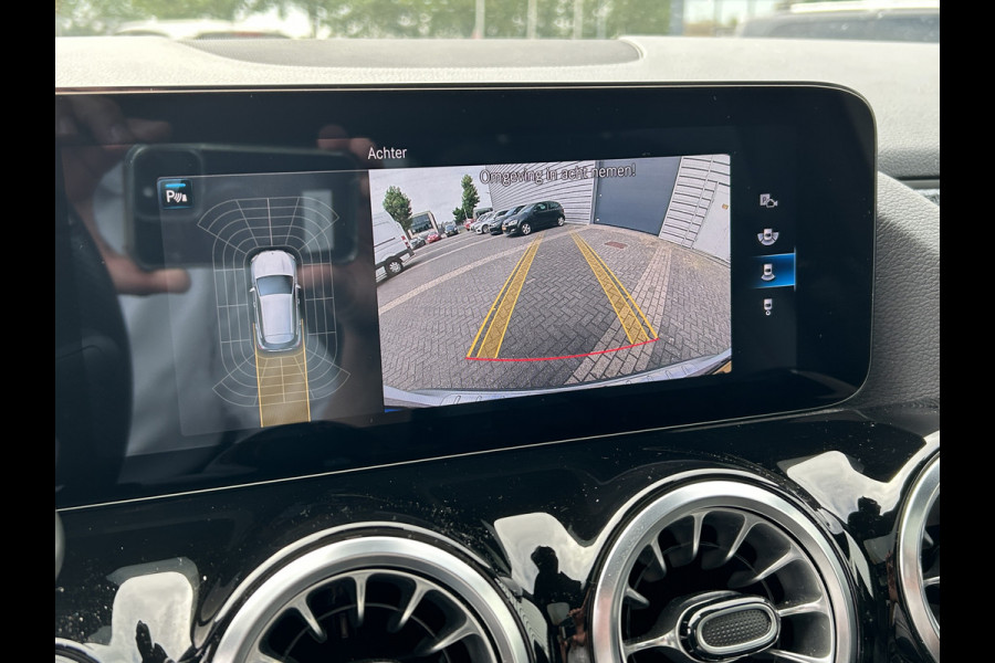 Mercedes-Benz GLA 250e AMG // Trekhaak // Panorama dak // Memory // Sfeerverlichting // Multi Beam LED // Camera // Advanced Audio