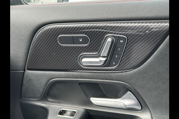 Mercedes-Benz GLA 250e AMG // Trekhaak // Panorama dak // Memory // Sfeerverlichting // Multi Beam LED // Camera // Advanced Audio