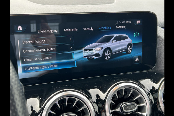 Mercedes-Benz GLA 250e AMG // Trekhaak // Panorama dak // Memory // Sfeerverlichting // Multi Beam LED // Camera // Advanced Audio
