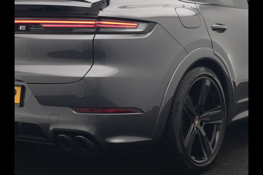 Porsche Cayenne Coupé 3.0 E-Hybrid PHEV | MY 2024 Facelift | | Trekhaak Af Fabriek | Panodak | Luchtvering | Sportuitlaat | PDLS+ | Sport Chrono | InnoDrive Adaptive Cruise | SportDesign | Head up | Soft Close | 22"L.M | 360 Camera | Plug In Hybrid |