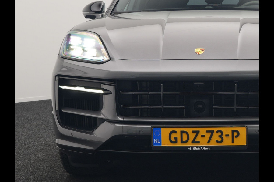 Porsche Cayenne Coupé 3.0 E-Hybrid PHEV | MY 2024 Facelift | | Trekhaak Af Fabriek | Panodak | Luchtvering | Sportuitlaat | PDLS+ | Sport Chrono | InnoDrive Adaptive Cruise | SportDesign | Head up | Soft Close | 22"L.M | 360 Camera | Plug In Hybrid |