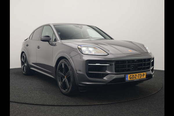 Porsche Cayenne Coupé 3.0 E-Hybrid PHEV | MY 2024 Facelift | | Trekhaak Af Fabriek | Panodak | Luchtvering | Sportuitlaat | PDLS+ | Sport Chrono | InnoDrive Adaptive Cruise | SportDesign | Head up | Soft Close | 22"L.M | 360 Camera | Plug In Hybrid |