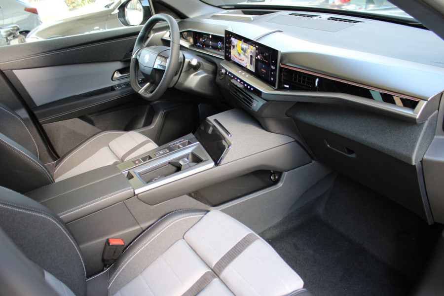 Opel Grandland 1.6 Turbo Plug-in-Hybrid Ultimate | Panoramadak | Trekhaak | Focal | AGR