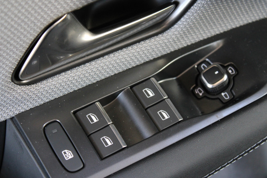 Opel Grandland 1.6 Turbo Plug-in-Hybrid Ultimate | Panoramadak | Trekhaak | Focal | AGR
