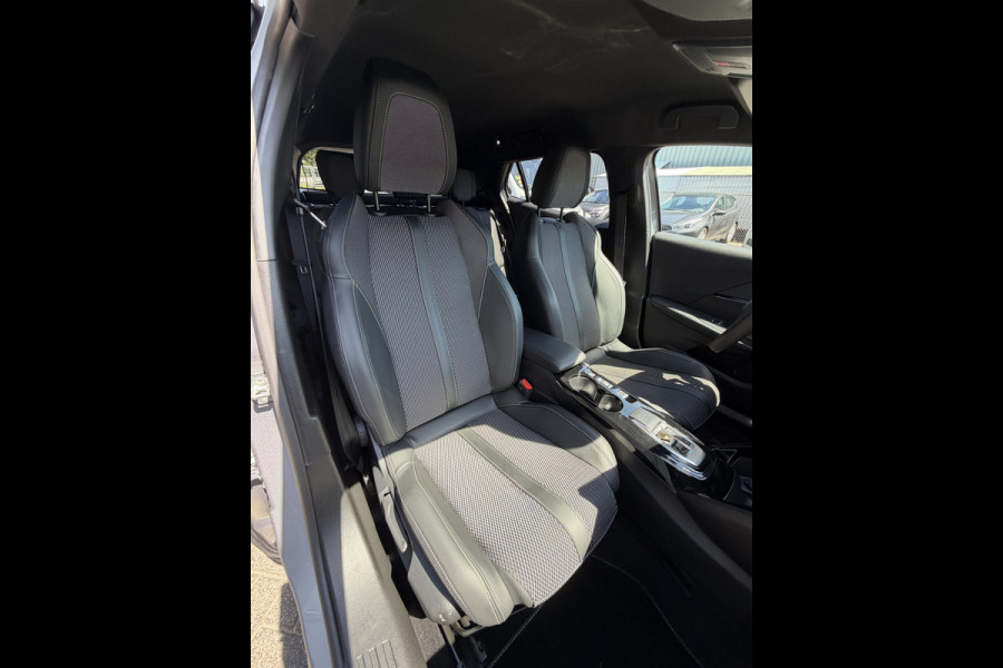 Peugeot 2008 145pk Hybrid GT (360gr Camera - Keyless Entry - LED - Parkeersensoren V+A - Adaptieve Cruise Controle - 17"incl 4S - Draadloos l