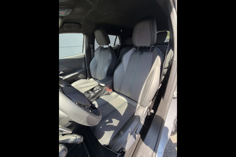 Peugeot 2008 145pk Hybrid GT (360gr Camera - Keyless Entry - LED - Parkeersensoren V+A - Adaptieve Cruise Controle - 17"incl 4S - Draadloos l