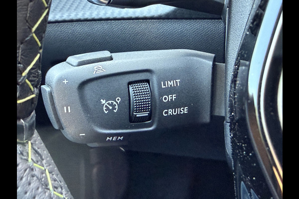 Peugeot 2008 145pk Hybrid GT (360gr Camera - Keyless Entry - LED - Parkeersensoren V+A - Adaptieve Cruise Controle - 17"incl 4S - Draadloos l