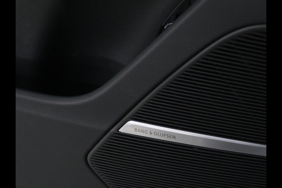 Audi Q7 60 TFSI e quattro Competition S-Line [B&O, LUCHTVERING, 22INCH, ELEKTRISCHE STOELEN, APPLE CARPLAY, ANDROID, STOELVERWARMING, CAMERA, TREKHAAK UITKLAPBAAR, ELEKTRISCHE ACHTERKLEP, NIEUWSTAAT]