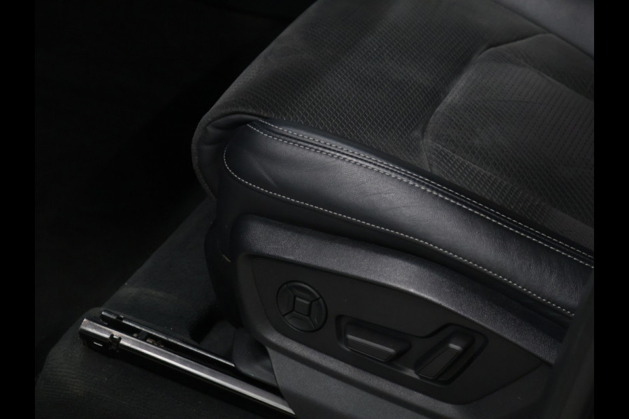 Audi Q7 60 TFSI e quattro Competition S-Line [B&O, LUCHTVERING, 22INCH, ELEKTRISCHE STOELEN, APPLE CARPLAY, ANDROID, STOELVERWARMING, CAMERA, TREKHAAK UITKLAPBAAR, ELEKTRISCHE ACHTERKLEP, NIEUWSTAAT]