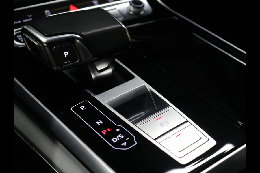 Audi Q7 60 TFSI e quattro Competition S-Line [B&O, LUCHTVERING, 22INCH, ELEKTRISCHE STOELEN, APPLE CARPLAY, ANDROID, STOELVERWARMING, CAMERA, TREKHAAK UITKLAPBAAR, ELEKTRISCHE ACHTERKLEP, NIEUWSTAAT]