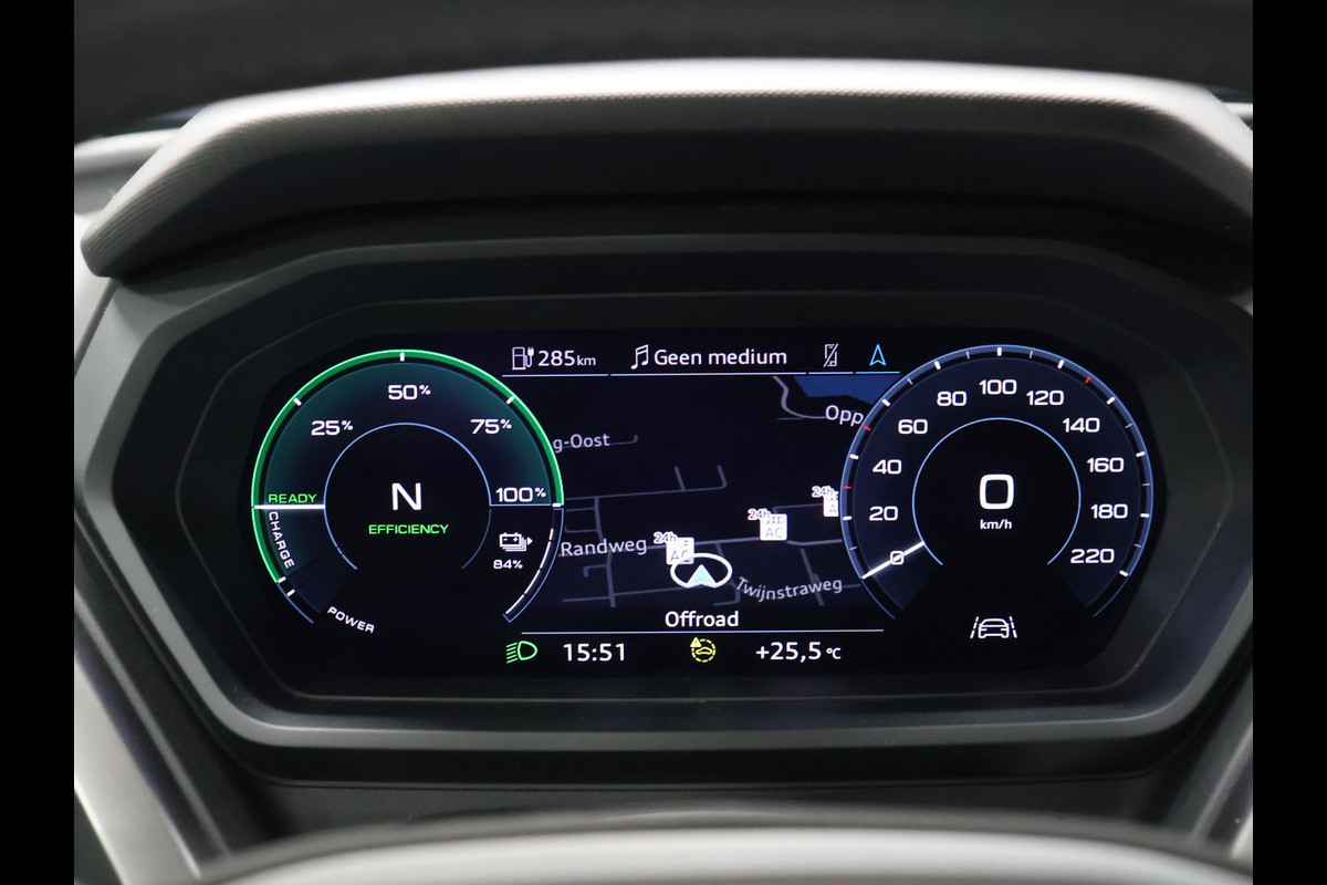 Audi Q4 e-tron 40 Launch edition S Competition 77 kWh [SCHUIFKANTELDAK, APPLE CARPLAY, CRUISE CONTROL, STOELVERWARMING, DIGITAL DASH, ELEKTRISCHE ACHTERKLEP, NAVIGATIE NIEUWSTAAT]