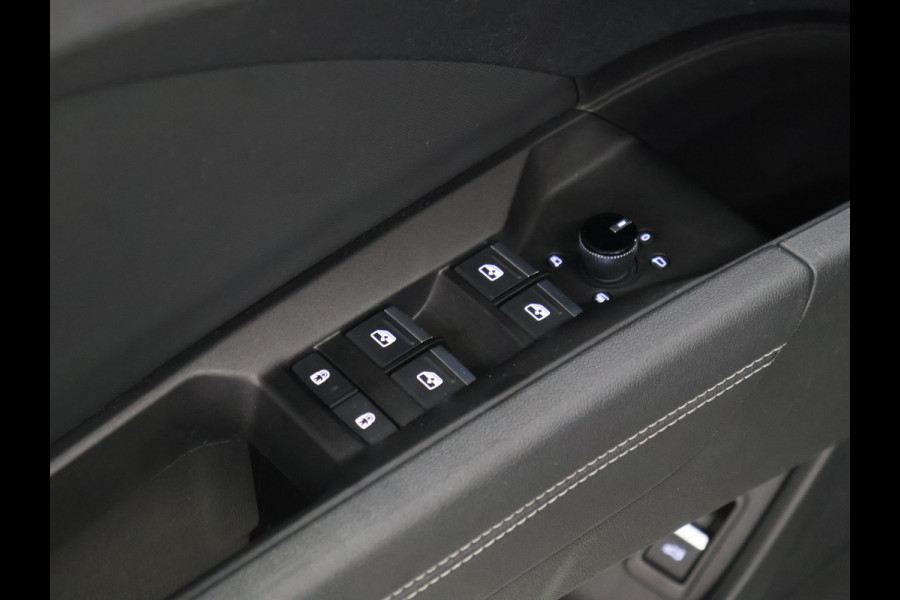 Audi Q4 e-tron 40 Launch edition S Competition 77 kWh [SCHUIFKANTELDAK, APPLE CARPLAY, CRUISE CONTROL, STOELVERWARMING, DIGITAL DASH, ELEKTRISCHE ACHTERKLEP, NAVIGATIE NIEUWSTAAT]
