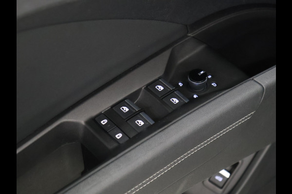 Audi Q4 e-tron 40 Launch edition S Competition 77 kWh [SCHUIFKANTELDAK, APPLE CARPLAY, CRUISE CONTROL, STOELVERWARMING, DIGITAL DASH, ELEKTRISCHE ACHTERKLEP, NAVIGATIE NIEUWSTAAT]