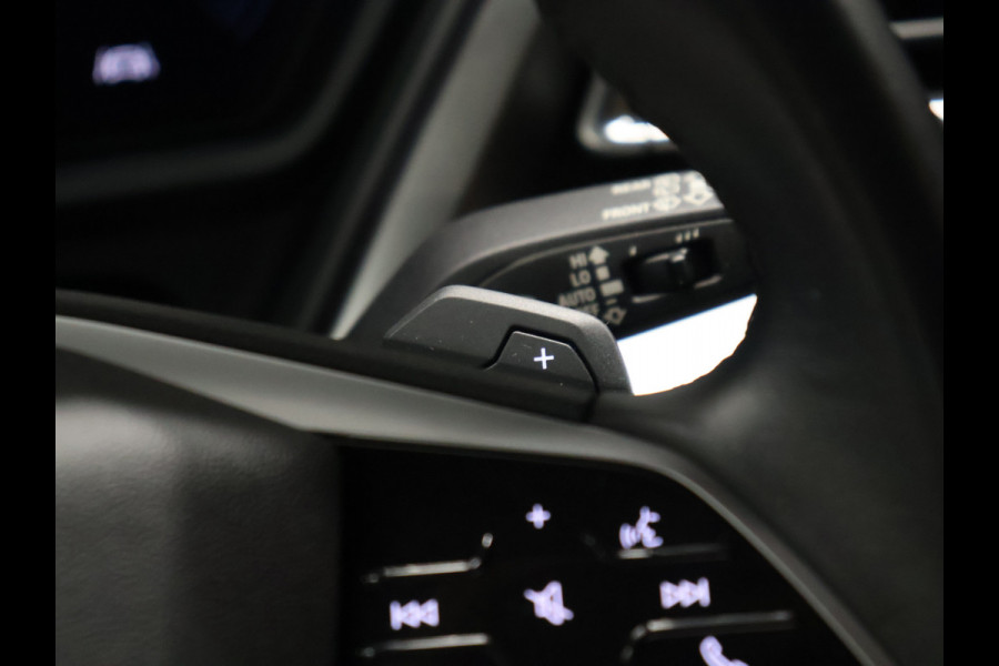 Audi Q4 e-tron 40 Launch edition S Competition 77 kWh [SCHUIFKANTELDAK, APPLE CARPLAY, CRUISE CONTROL, STOELVERWARMING, DIGITAL DASH, ELEKTRISCHE ACHTERKLEP, NAVIGATIE NIEUWSTAAT]
