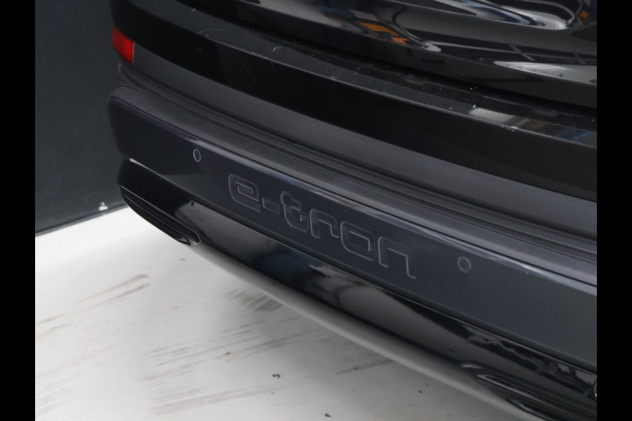 Audi Q4 e-tron 40 Launch edition S Competition 77 kWh [SCHUIFKANTELDAK, APPLE CARPLAY, CRUISE CONTROL, STOELVERWARMING, DIGITAL DASH, ELEKTRISCHE ACHTERKLEP, NAVIGATIE NIEUWSTAAT]