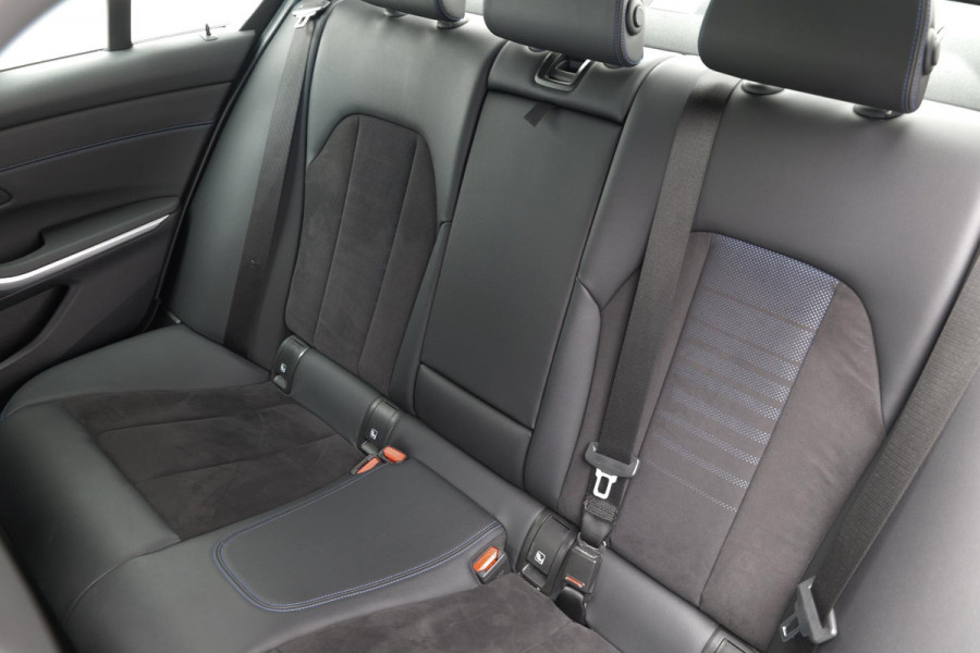 BMW 3-serie 320e |M-Pakket|Full Led|Carplay|Sportstoelen|