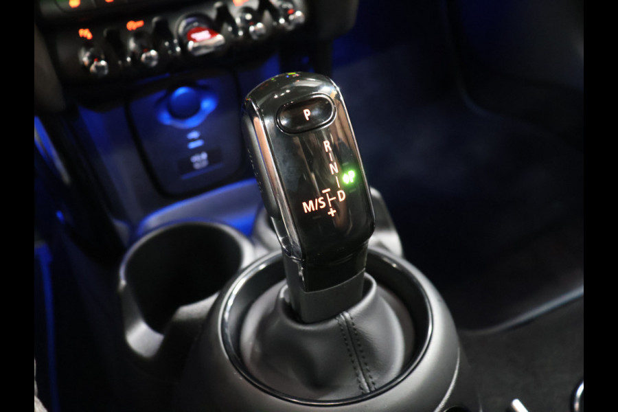 MINI Cabrio 1.5 Cooper Sidewalk Edition [APPLE CARPLAY, HARMAN KARDON, STOELVERWARMING, HEAD UP, DIGITAL DASH, CAMERA, CRUISE CONTROL, PDC V+A, NAVIGATIE, NIEUWSTAAT]