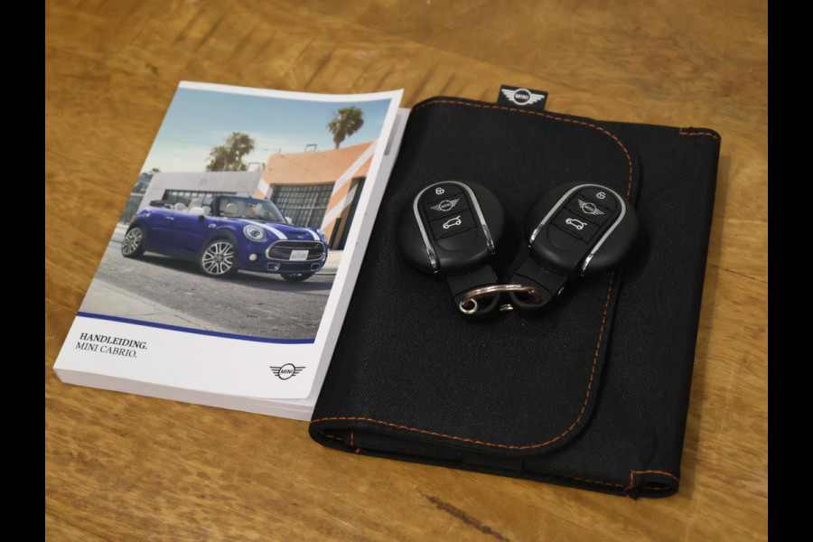 MINI Cabrio 1.5 Cooper Sidewalk Edition [APPLE CARPLAY, HARMAN KARDON, STOELVERWARMING, HEAD UP, DIGITAL DASH, CAMERA, CRUISE CONTROL, PDC V+A, NAVIGATIE, NIEUWSTAAT]