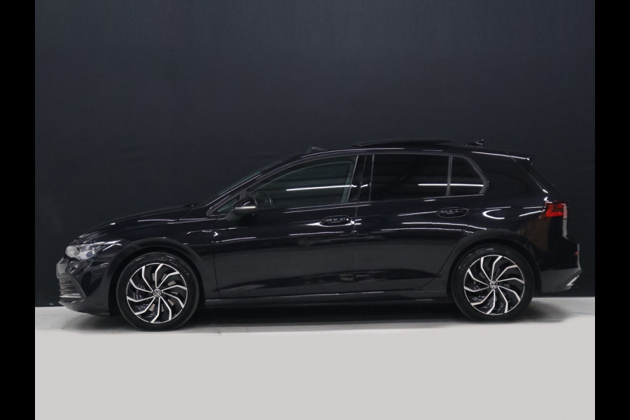 Volkswagen Golf 1.5 eTSI R-Line [SCHUIFKANTELDAK, APPLE CARPLAY, ANDROID, TREKHAAK, MEMORY SEATS, STOEL-/STUURVERWARMING, ADAPTIVE CRUISE, PDC V+A, DIGITAL DASH, SFEERVERLICHTING, NAVIGATIE]
