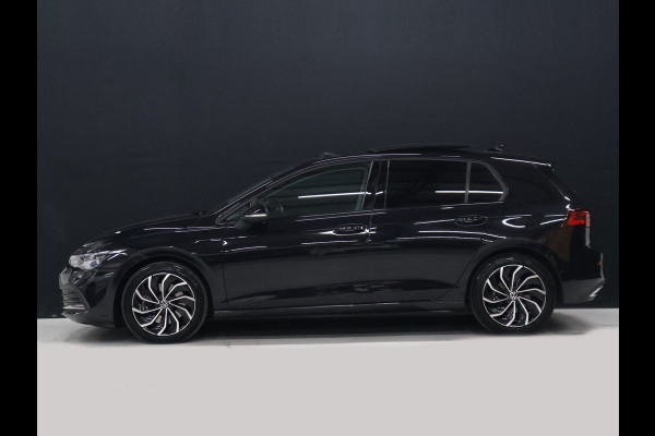 Volkswagen Golf 1.5 eTSI R-Line [SCHUIFKANTELDAK, APPLE CARPLAY, ANDROID, TREKHAAK, MEMORY SEATS, STOEL-/STUURVERWARMING, ADAPTIVE CRUISE, PDC V+A, DIGITAL DASH, SFEERVERLICHTING, NAVIGATIE]