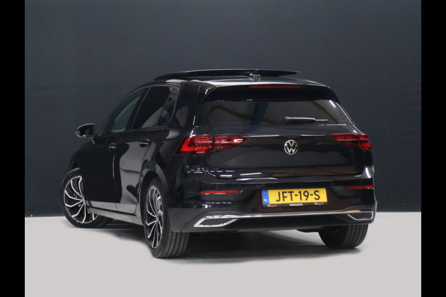 Volkswagen Golf 1.5 eTSI R-Line [SCHUIFKANTELDAK, APPLE CARPLAY, ANDROID, TREKHAAK, MEMORY SEATS, STOEL-/STUURVERWARMING, ADAPTIVE CRUISE, PDC V+A, DIGITAL DASH, SFEERVERLICHTING, NAVIGATIE]