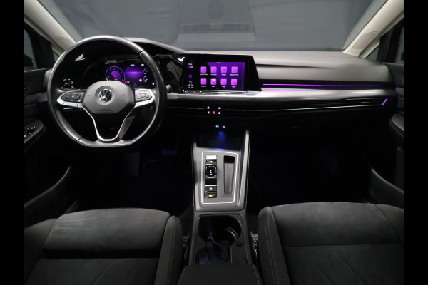 Volkswagen Golf 1.5 eTSI R-Line [SCHUIFKANTELDAK, APPLE CARPLAY, ANDROID, TREKHAAK, MEMORY SEATS, STOEL-/STUURVERWARMING, ADAPTIVE CRUISE, PDC V+A, DIGITAL DASH, SFEERVERLICHTING, NAVIGATIE]