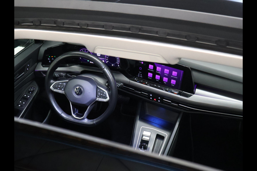 Volkswagen Golf 1.5 eTSI R-Line [SCHUIFKANTELDAK, APPLE CARPLAY, ANDROID, TREKHAAK, MEMORY SEATS, STOEL-/STUURVERWARMING, ADAPTIVE CRUISE, PDC V+A, DIGITAL DASH, SFEERVERLICHTING, NAVIGATIE]