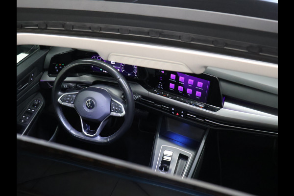 Volkswagen Golf 1.5 eTSI R-Line [SCHUIFKANTELDAK, APPLE CARPLAY, ANDROID, TREKHAAK, MEMORY SEATS, STOEL-/STUURVERWARMING, ADAPTIVE CRUISE, PDC V+A, DIGITAL DASH, SFEERVERLICHTING, NAVIGATIE]