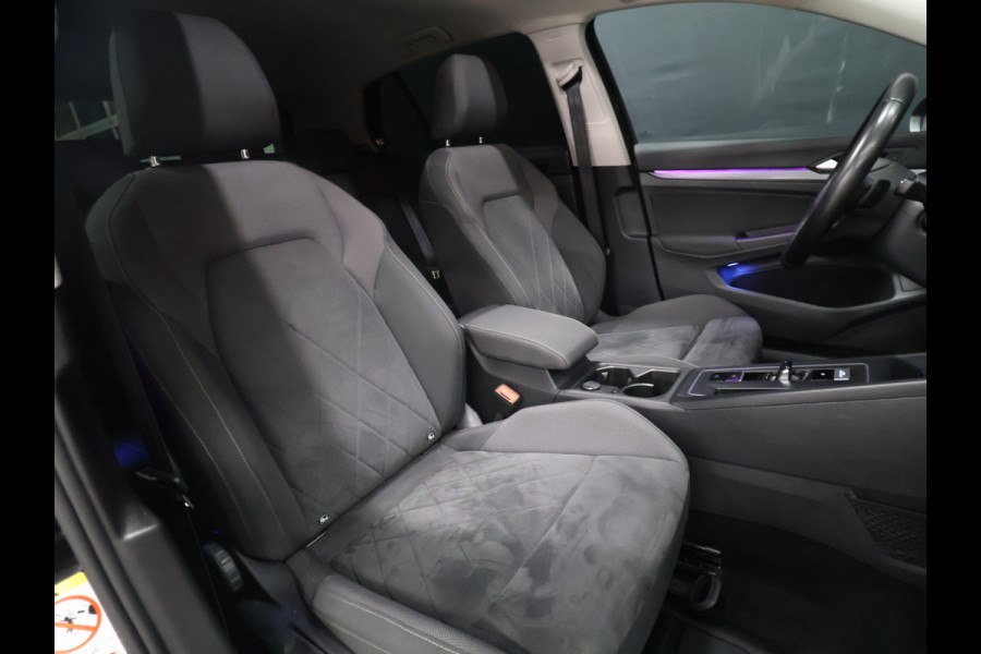 Volkswagen Golf 1.5 eTSI R-Line [SCHUIFKANTELDAK, APPLE CARPLAY, ANDROID, TREKHAAK, MEMORY SEATS, STOEL-/STUURVERWARMING, ADAPTIVE CRUISE, PDC V+A, DIGITAL DASH, SFEERVERLICHTING, NAVIGATIE]