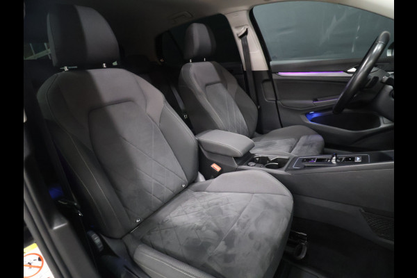 Volkswagen Golf 1.5 eTSI R-Line [SCHUIFKANTELDAK, APPLE CARPLAY, ANDROID, TREKHAAK, MEMORY SEATS, STOEL-/STUURVERWARMING, ADAPTIVE CRUISE, PDC V+A, DIGITAL DASH, SFEERVERLICHTING, NAVIGATIE]