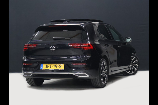 Volkswagen Golf 1.5 eTSI R-Line [SCHUIFKANTELDAK, APPLE CARPLAY, ANDROID, TREKHAAK, MEMORY SEATS, STOEL-/STUURVERWARMING, ADAPTIVE CRUISE, PDC V+A, DIGITAL DASH, SFEERVERLICHTING, NAVIGATIE]