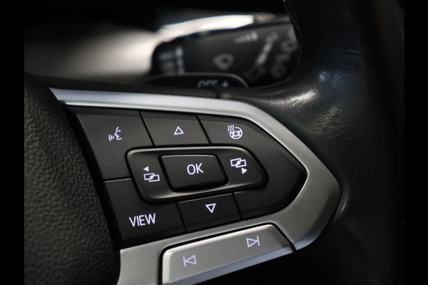 Volkswagen Golf 1.5 eTSI R-Line [SCHUIFKANTELDAK, APPLE CARPLAY, ANDROID, TREKHAAK, MEMORY SEATS, STOEL-/STUURVERWARMING, ADAPTIVE CRUISE, PDC V+A, DIGITAL DASH, SFEERVERLICHTING, NAVIGATIE]