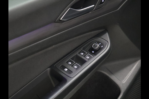 Volkswagen Golf 1.5 eTSI R-Line [SCHUIFKANTELDAK, APPLE CARPLAY, ANDROID, TREKHAAK, MEMORY SEATS, STOEL-/STUURVERWARMING, ADAPTIVE CRUISE, PDC V+A, DIGITAL DASH, SFEERVERLICHTING, NAVIGATIE]