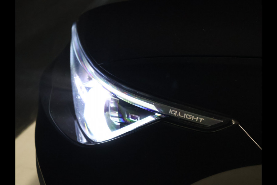 Volkswagen Golf 1.5 eTSI R-Line [SCHUIFKANTELDAK, APPLE CARPLAY, ANDROID, TREKHAAK, MEMORY SEATS, STOEL-/STUURVERWARMING, ADAPTIVE CRUISE, PDC V+A, DIGITAL DASH, SFEERVERLICHTING, NAVIGATIE]