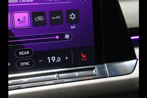 Volkswagen Golf 1.5 eTSI R-Line [SCHUIFKANTELDAK, APPLE CARPLAY, ANDROID, TREKHAAK, MEMORY SEATS, STOEL-/STUURVERWARMING, ADAPTIVE CRUISE, PDC V+A, DIGITAL DASH, SFEERVERLICHTING, NAVIGATIE]