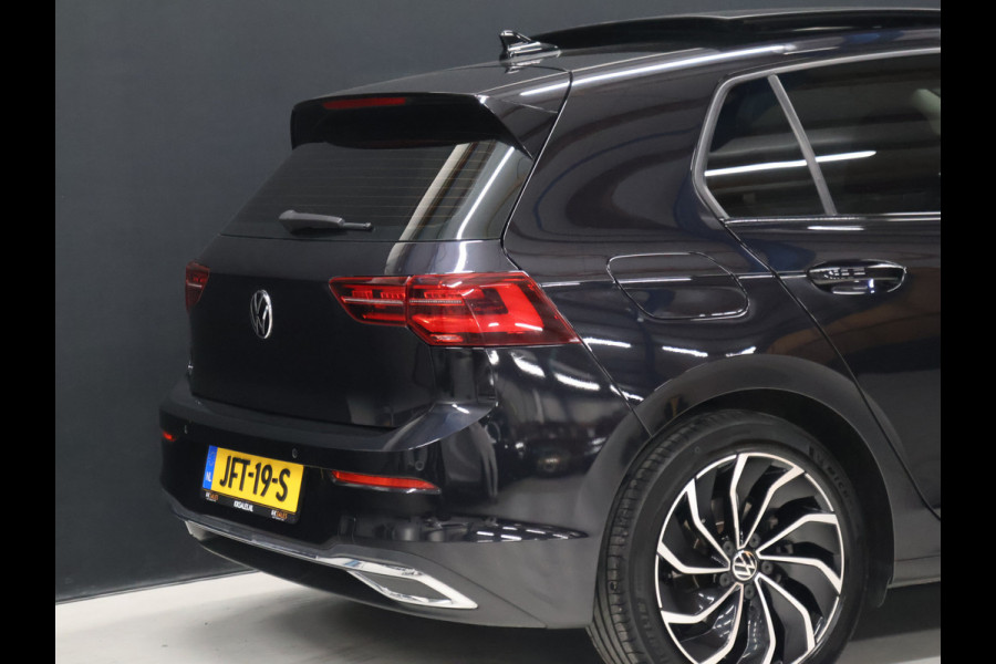 Volkswagen Golf 1.5 eTSI R-Line [SCHUIFKANTELDAK, APPLE CARPLAY, ANDROID, TREKHAAK, MEMORY SEATS, STOEL-/STUURVERWARMING, ADAPTIVE CRUISE, PDC V+A, DIGITAL DASH, SFEERVERLICHTING, NAVIGATIE]