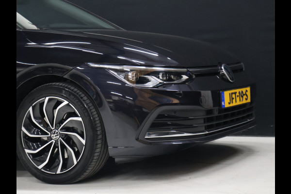 Volkswagen Golf 1.5 eTSI R-Line [SCHUIFKANTELDAK, APPLE CARPLAY, ANDROID, TREKHAAK, MEMORY SEATS, STOEL-/STUURVERWARMING, ADAPTIVE CRUISE, PDC V+A, DIGITAL DASH, SFEERVERLICHTING, NAVIGATIE]