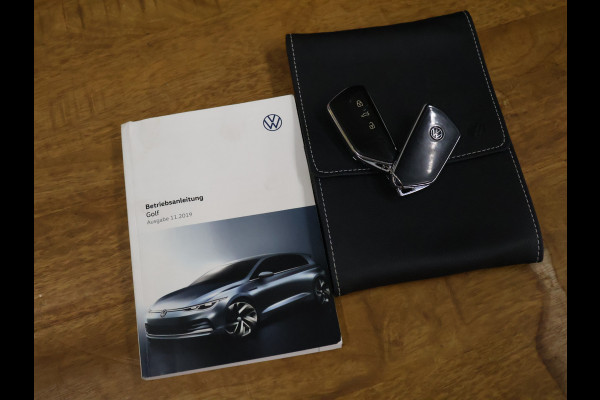 Volkswagen Golf 1.5 eTSI R-Line [SCHUIFKANTELDAK, APPLE CARPLAY, ANDROID, TREKHAAK, MEMORY SEATS, STOEL-/STUURVERWARMING, ADAPTIVE CRUISE, PDC V+A, DIGITAL DASH, SFEERVERLICHTING, NAVIGATIE]