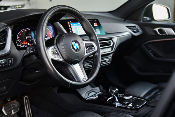 BMW 1-serie 120i M-Sport, Pano, Led, Sfeer, Virtual, Leder, Camera!