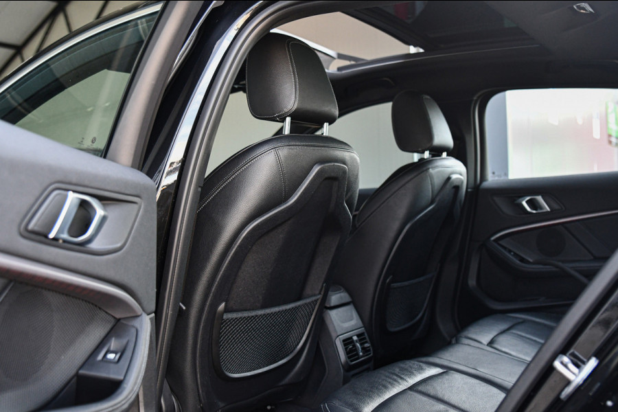 BMW 1-serie 120i M-Sport, Pano, Led, Sfeer, Virtual, Leder, Camera!