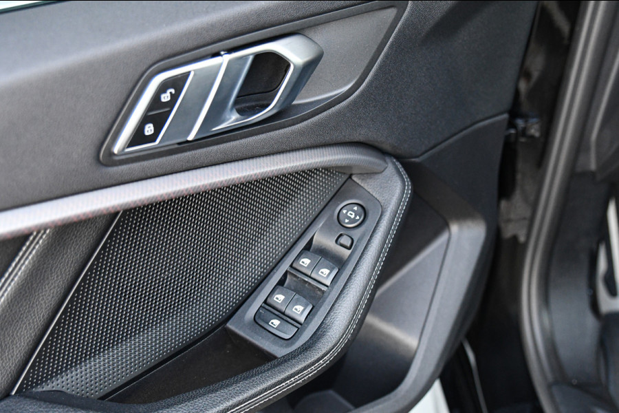 BMW 1-serie 120i M-Sport, Pano, Led, Sfeer, Virtual, Leder, Camera!