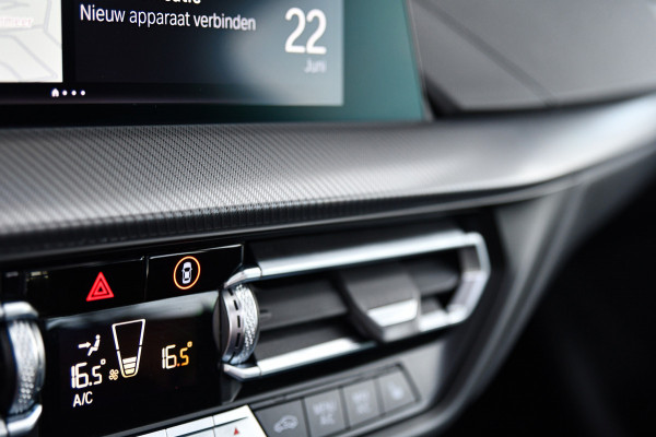 BMW 1-serie 120i M-Sport, Pano, Led, Sfeer, Virtual, Leder, Camera!