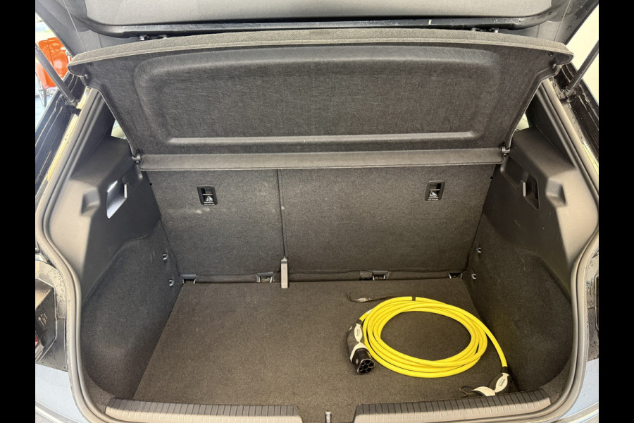 Volkswagen ID.3 Pro 58 kWh Navigatie 19 Inch PDC 24 Maanden garantie* (Vraag naar de voorwaarden)