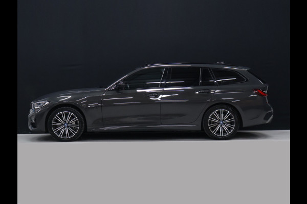 BMW 3 Serie Touring 330e xDrive M Sport [SCHUIFKANTELDAK, TREKHAAK, APPLE CARPLAY, ANDROID, CAMERA, STOELVERWARMING, PDC V+A, CRUISE, CLIMATE 3-ZONE, LASERLICHT, HIFI AUDIO, COMFORT ACCESS, DIGITAL DASH, ELEKTRISCHE ACHTERKLEP, NIE