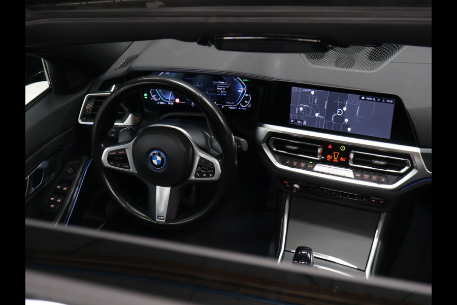 BMW 3 Serie Touring 330e xDrive M Sport [SCHUIFKANTELDAK, TREKHAAK, APPLE CARPLAY, ANDROID, CAMERA, STOELVERWARMING, PDC V+A, CRUISE, CLIMATE 3-ZONE, LASERLICHT, HIFI AUDIO, COMFORT ACCESS, DIGITAL DASH, ELEKTRISCHE ACHTERKLEP, NIE