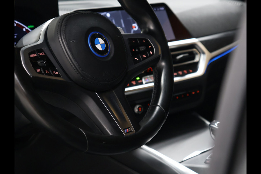 BMW 3 Serie Touring 330e xDrive M Sport [SCHUIFKANTELDAK, TREKHAAK, APPLE CARPLAY, ANDROID, CAMERA, STOELVERWARMING, PDC V+A, CRUISE, CLIMATE 3-ZONE, LASERLICHT, HIFI AUDIO, COMFORT ACCESS, DIGITAL DASH, ELEKTRISCHE ACHTERKLEP, NIE